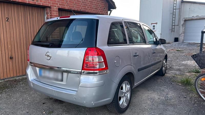 Gebraucht Opel Zafira 110 PS (80 kW) 2011 Silber Van / Kleinbus