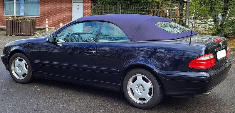 Gebraucht Mercedes CLK320 Elegance 218 PS (160 kW) 2002 Blau Cabrio