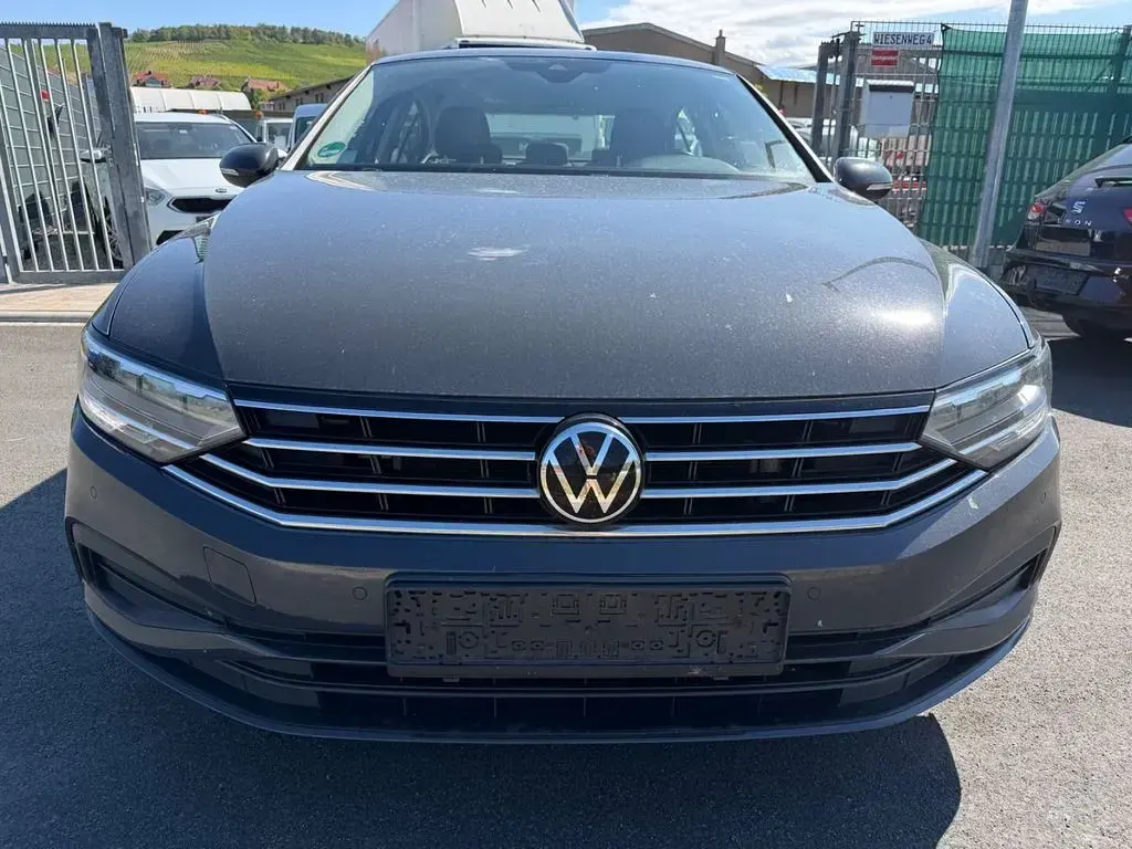 Gebraucht VW Passat Basis 150 PS (110 kW) 2020 Grau Limousine