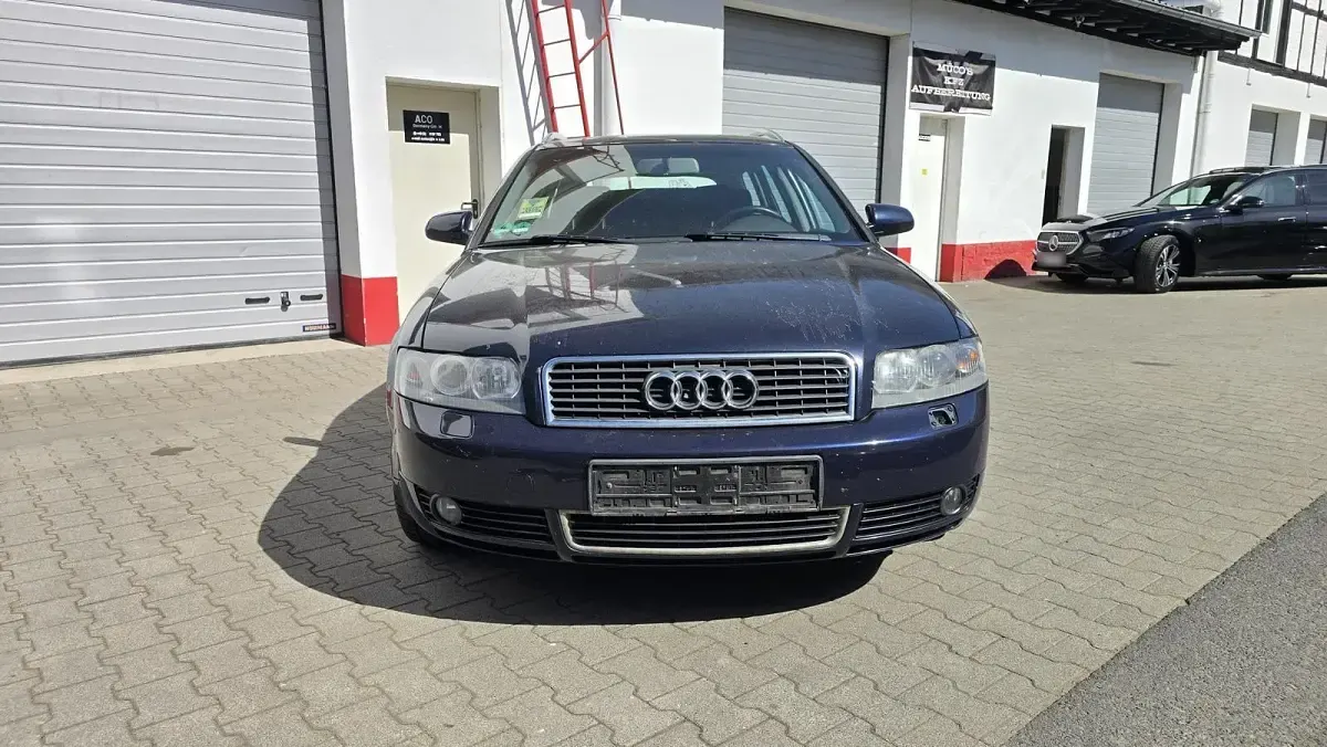 Gebraucht Audi A4 130 PS (95 kW) 2026 Blau Kombi