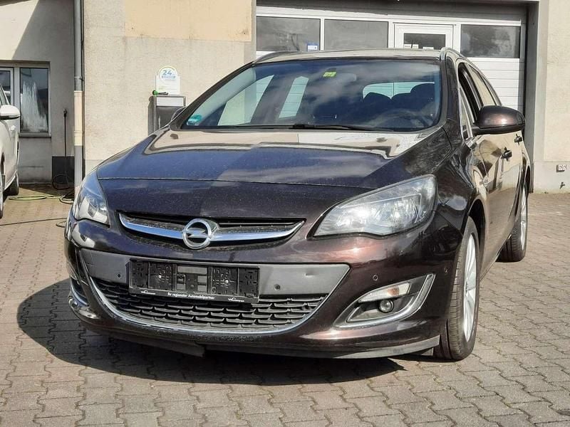 Gebraucht Opel Astra Energy 140 PS (102 kW) 2014 Braun Kombi