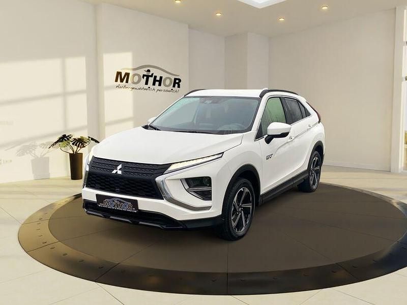 Andenweiss (s) Gebraucht 2023 Mitsubishi Eclipse Cross Basis SUV | 24.462 € (Guter Preis) - Bild 1/4