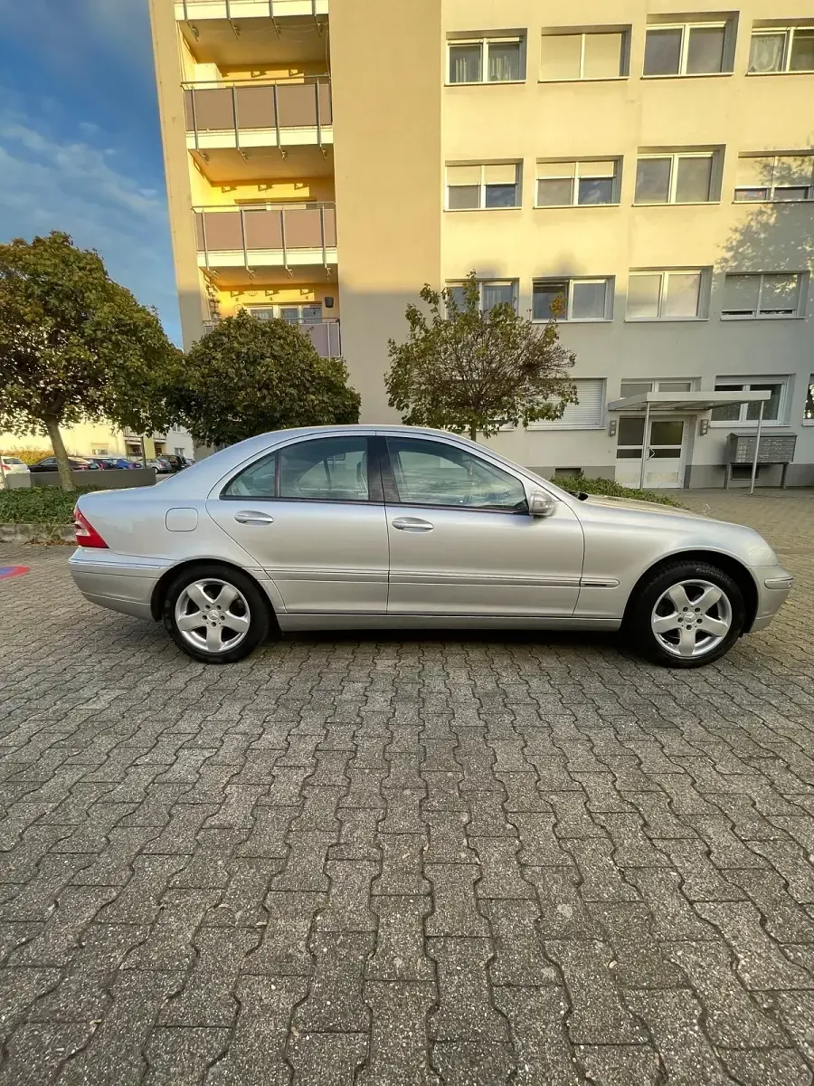 Gebraucht Mercedes C320 218 PS (160 kW) 2000 Silber Limousine