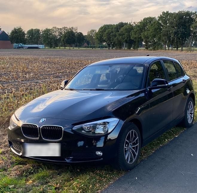Schwarz Gebraucht 2015 BMW 114 Kleinwagen | 6.750 € (Superpreis) - Bild 1/4