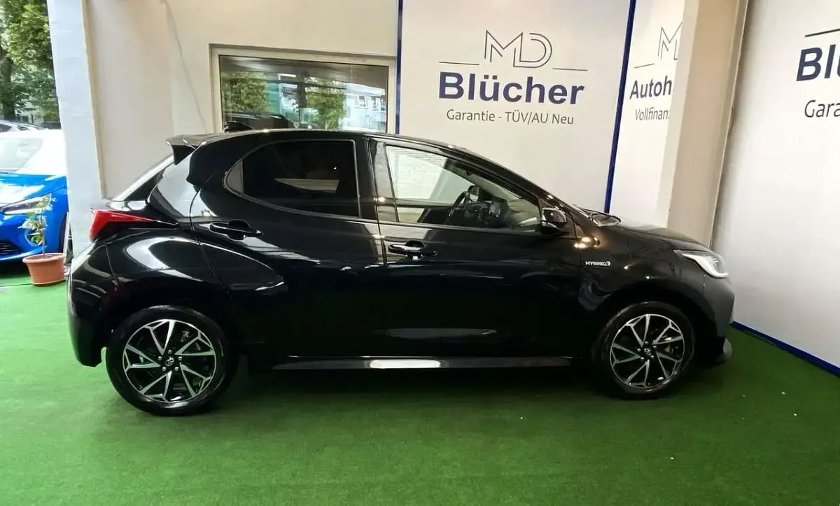 Gebraucht Toyota Yaris Team 116 PS (85 kW) 2021 Deep black Kleinwagen