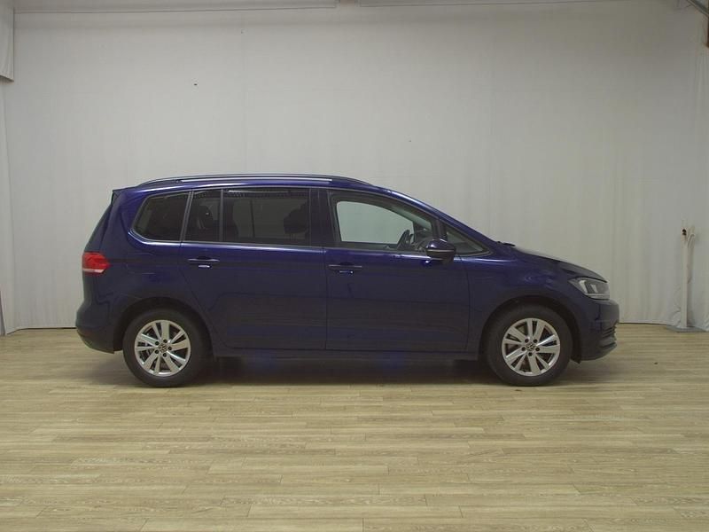 Blau Gebraucht 2022 VW Touran Comfortline Van / Kleinbus | 16.380 € (Superpreis) - Bild 1/4