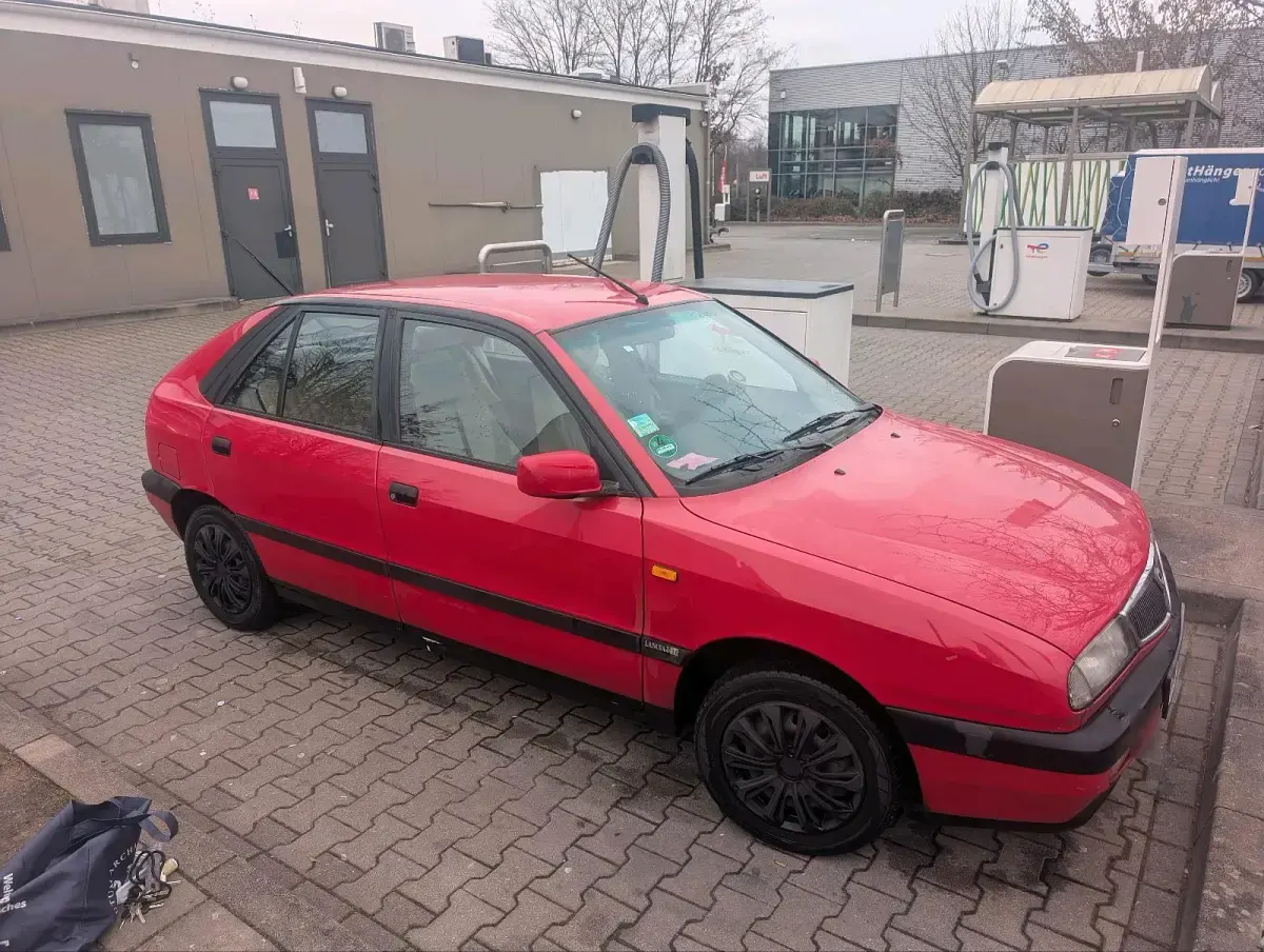Gebraucht Lancia Delta 130 PS (95 kW) 1997 Rot Kleinwagen