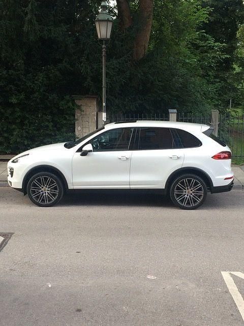 Second-hand Porsche Cayenne 299 CP (219 kW) 2015 Alb SUV