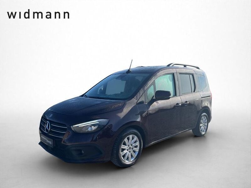 Rot Gebraucht 2023 Mercedes T180 Van / Kleinbus | 21.850 € (Guter Preis) - Bild 1/4