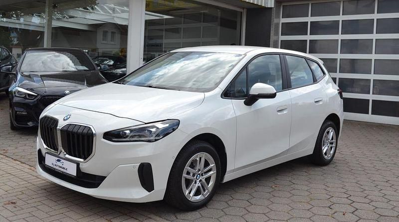 Weiß Gebraucht 2022 BMW 218 Active Tourer Performance Van / Kleinbus | 23.995 € - Bild 1/4