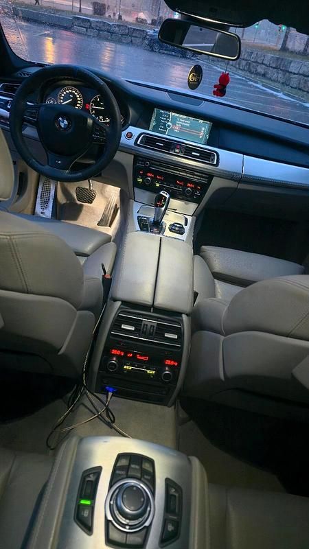 Gebraucht BMW 740 306 PS (225 kW) 2011 Grau Limousine