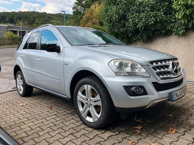 Grau Gebraucht 2010 Mercedes ML300 SUV | 8.500 € (Superpreis) - Bild 1/4