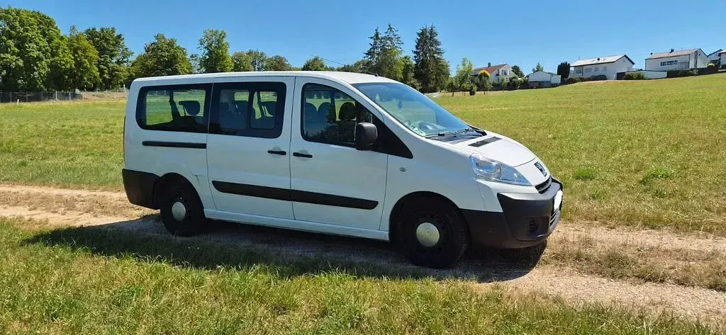 Gebraucht Peugeot TePee 128 PS (94 kW) 2011 Weiß Van / Kleinbus