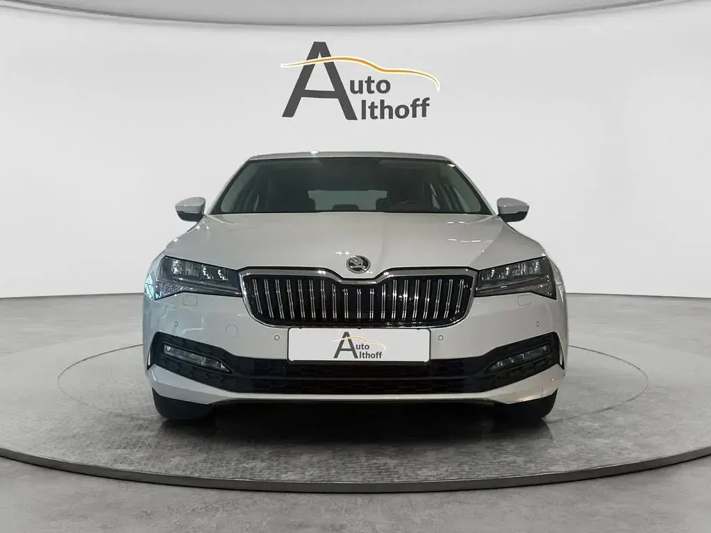 Gebraucht Skoda Superb Ambition 200 PS (147 kW) 2021 Moonweiss metallic Limousine