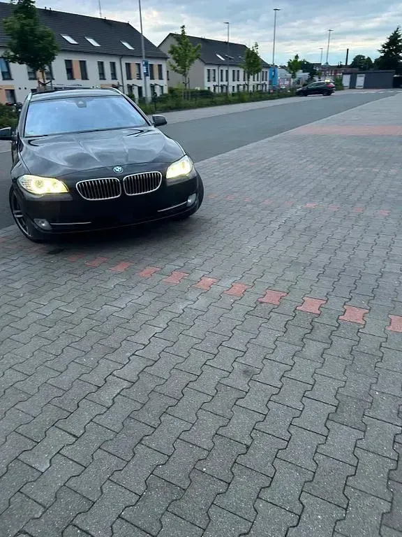 Gebraucht BMW 520 Sport Line 184 PS (135 kW) 2012 Schwarz Limousine