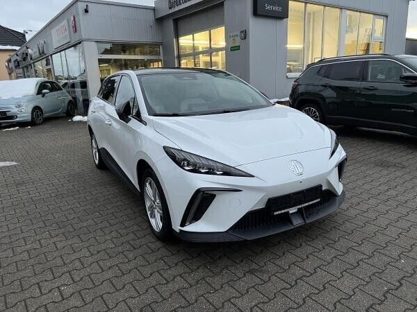 Weiß (dover white) Neu 2024 MG MG4 EV Luxury Kleinwagen | 24.313 € - Bild 1/4
