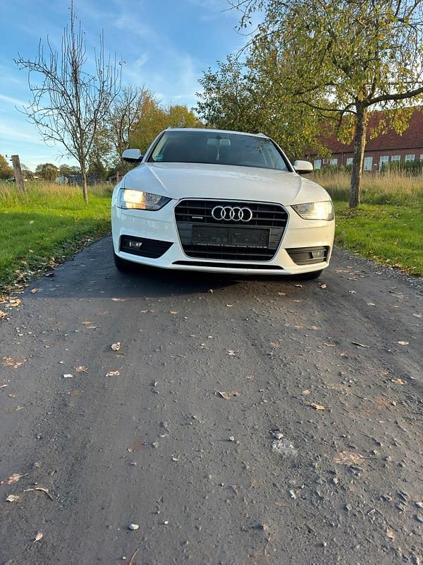 Weiß Gebraucht 2015 Audi A4 Comfort Kombi | 7.250 € (Superpreis) - Bild 1/4