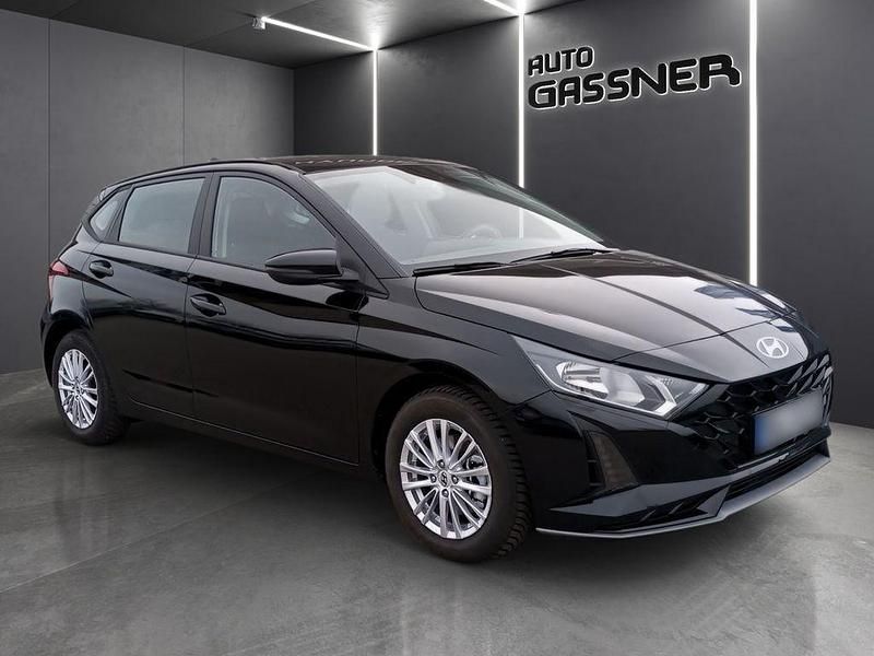 Schwarz Neu 2025 Hyundai i20 Select Limousine | 20.990 € (Etwas zu teuer) - Bild 1/4