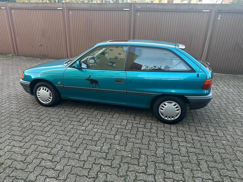 Gebraucht Opel Astra 71 PS (52 kW) 1994 Blau Kleinwagen