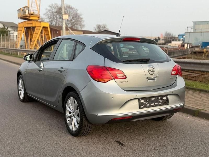 Gebraucht Opel Astra Active 140 PS (102 kW) 2013 Silber Limousine