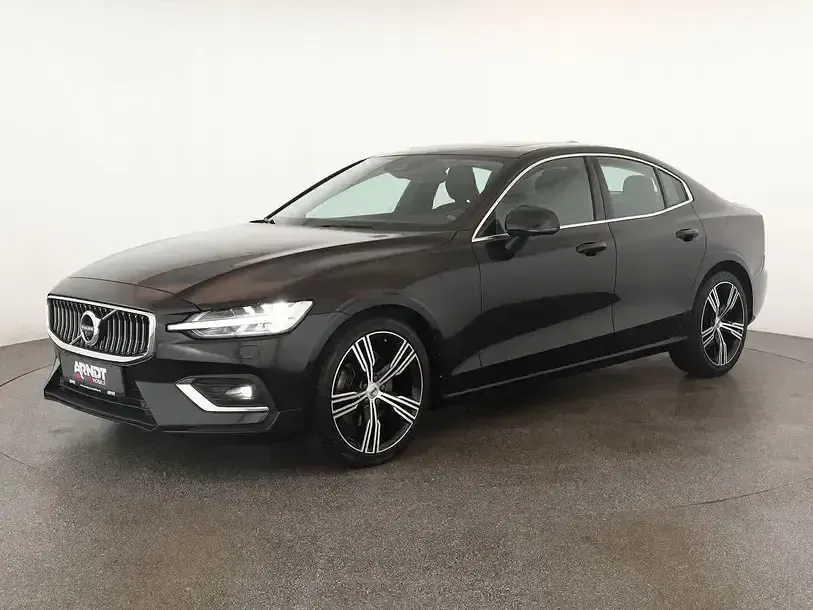 Gebraucht Volvo S60 Inscription 197 PS (144 kW) 2022 Onyx black Limousine