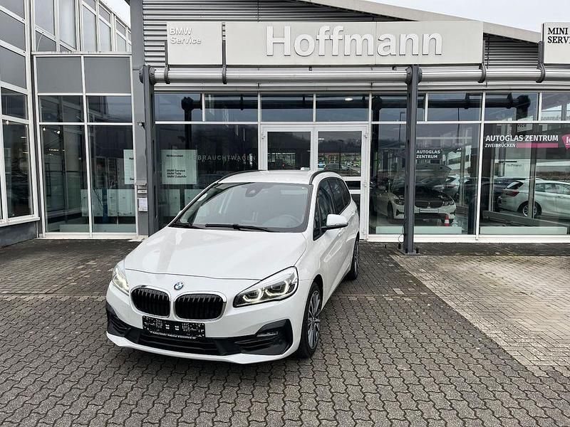 Weiß Gebraucht 2019 BMW 218 Gran Tourer Sport Line Van / Kleinbus | 18.999 € (Fairer Preis) - Bild 1/4