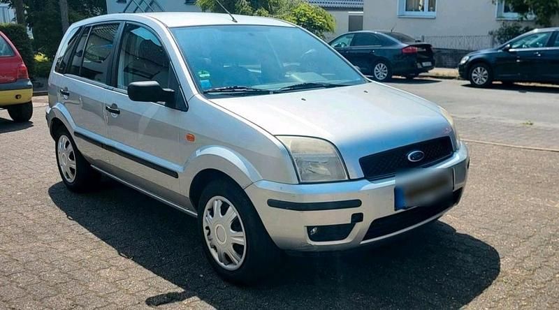 Grau Gebraucht 2002 Ford Fusion Limousine | 1.100 € (Guter Preis) - Bild 1/3