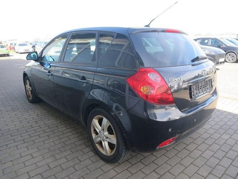 Gebraucht Kia Ceed 109 PS (80 kW) 2009 Schwarz Kleinwagen