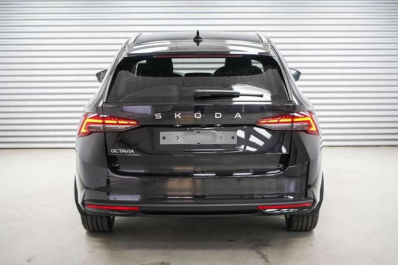 Neu Skoda Octavia Selection 150 PS (110 kW) 2025 Black magic metallic ... Kombi