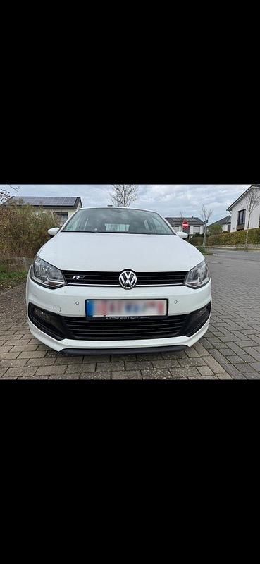 Weiß Gebraucht 2017 VW Polo R-line Kleinwagen | 8.998 € (Guter Preis) - Bild 1/4