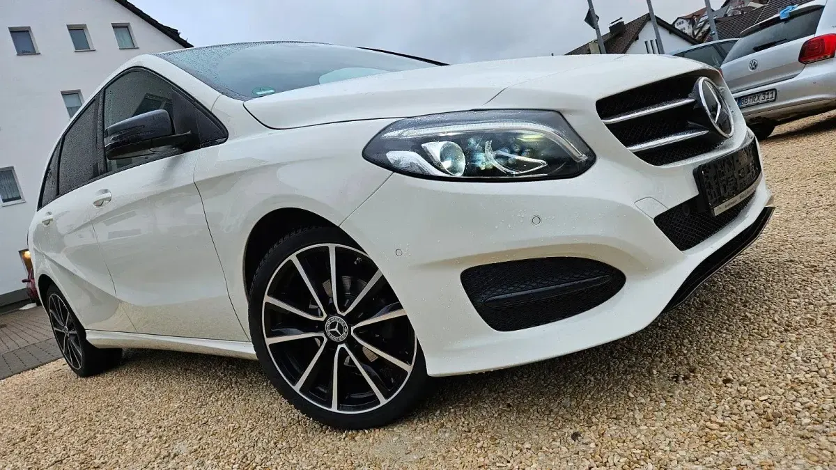Gebraucht Mercedes B180 109 PS (80 kW) 2016 Weiß Kleinwagen