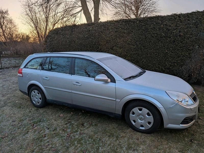 Silber Gebraucht 2006 Opel Vectra Kombi | 2.450 € (Etwas zu teuer) - Bild 1/4