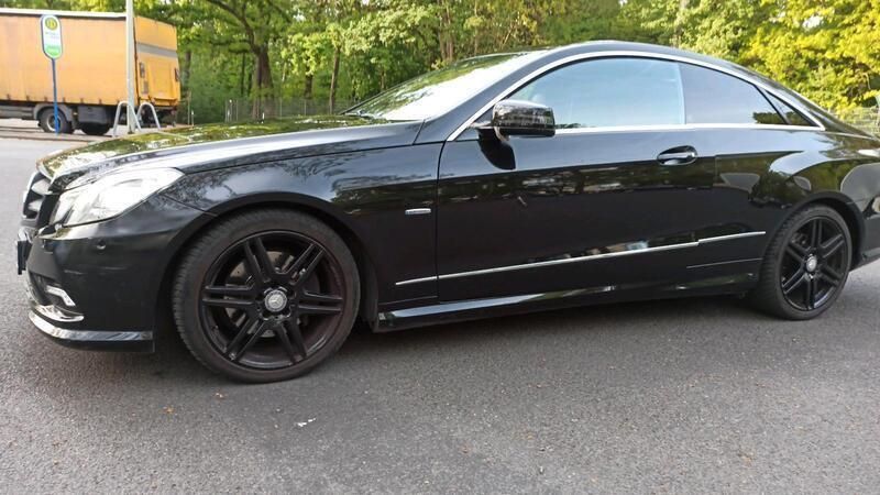 Schwarz Gebraucht 2010 Mercedes E250 Avantgarde Coupé | 8.900 € (Guter Preis) - Bild 1/4