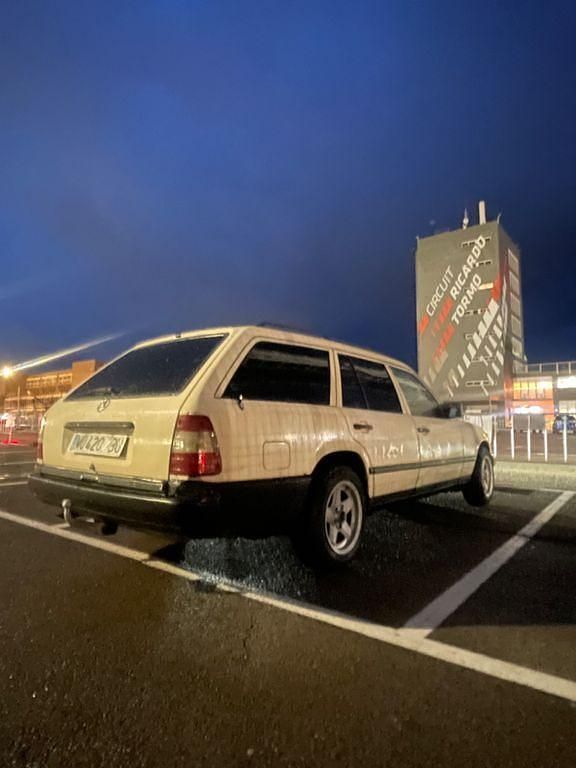 Gebraucht Mercedes 300 185 PS (136 kW) 1987 Beige Limousine