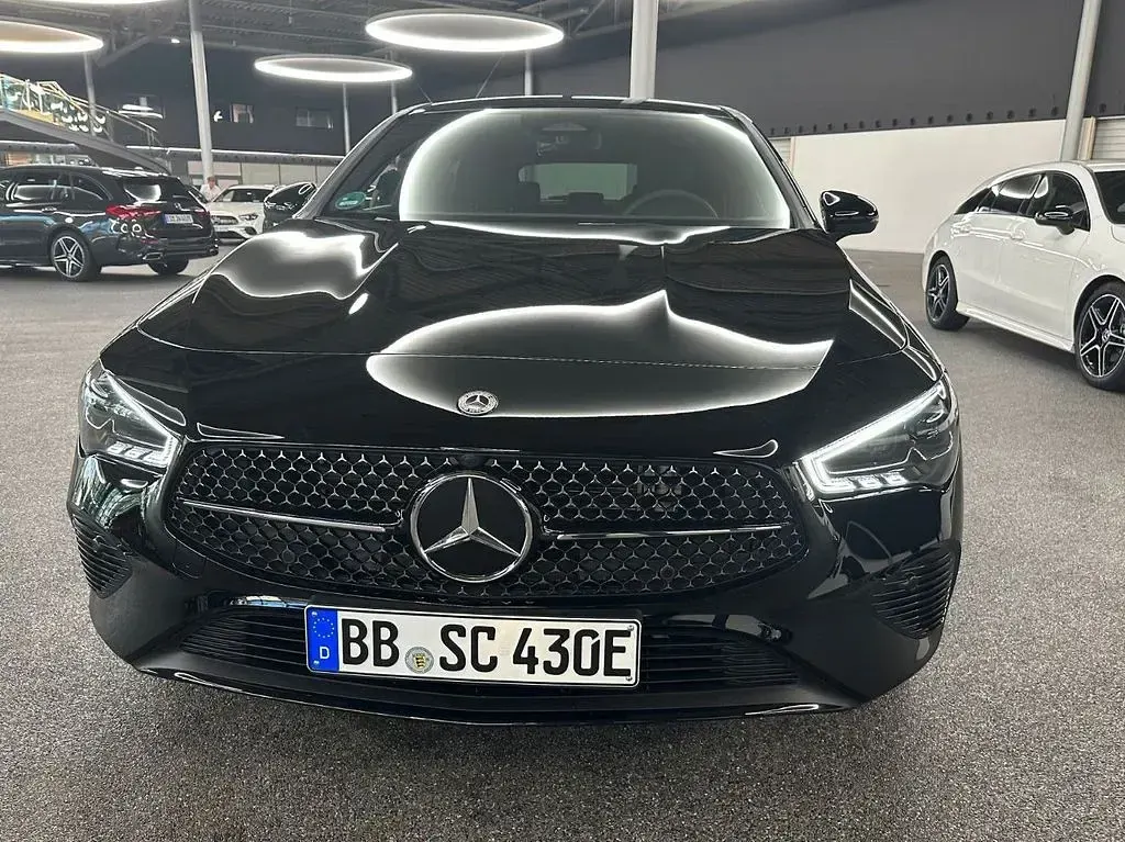 Gebraucht Mercedes CLA250 163 PS (119 kW) 2023 Schwarz Coupé