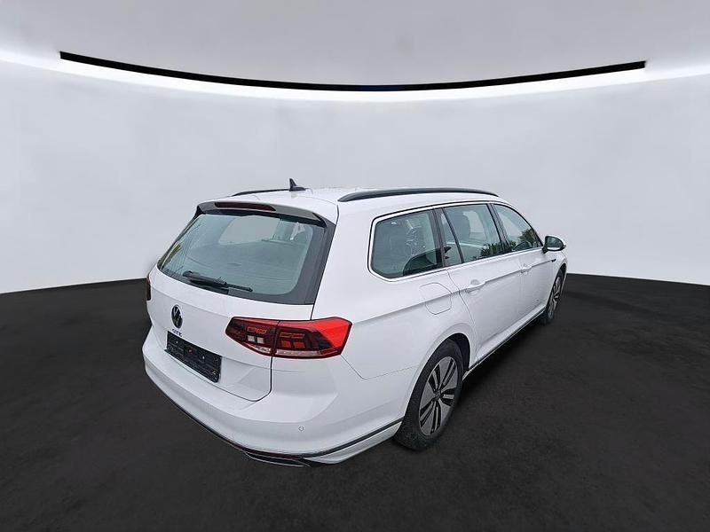 Gebraucht VW Passat GTE 218 PS (160 kW) 2021 Pure white Kombi
