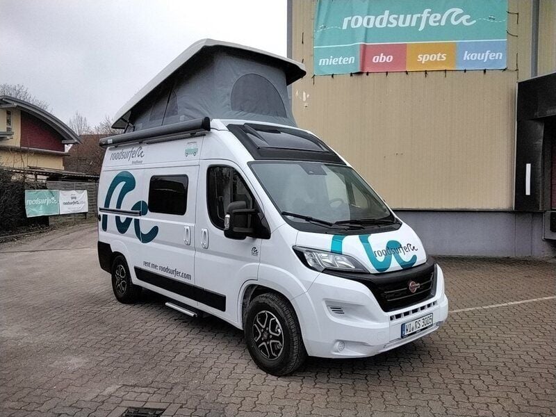 Weiß Gebraucht 2023 Buerstner Eliseo Van | 58.900 € - Bild 1/4