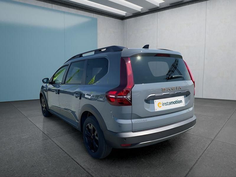 Neu Dacia Jogger 101 PS (74 kW) 2025 Grau Van / Kleinbus