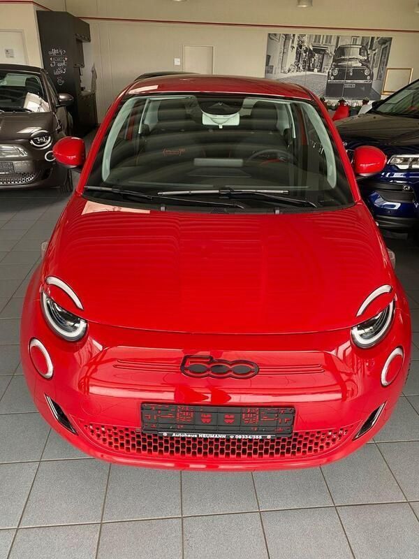 Rot Gebraucht 2023 Fiat 500e Red Limousine | 19.999 € (Guter Preis) - Bild 1/4