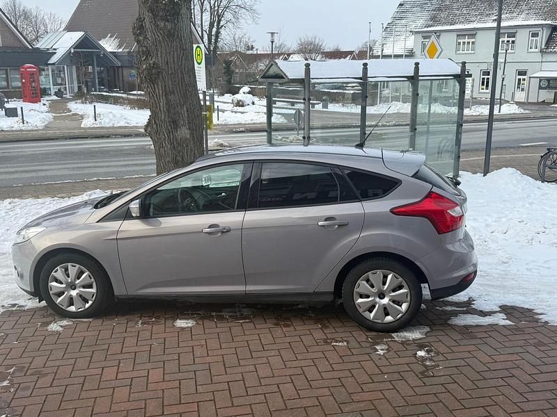 Gebraucht Ford Focus 116 PS (85 kW) 2014 Grau Kleinwagen