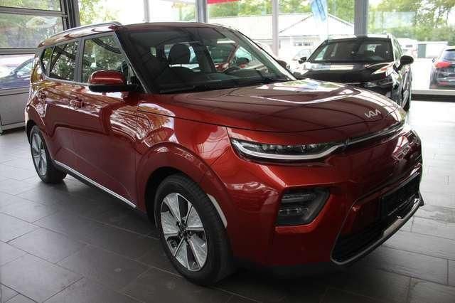 Rot metallic Gebraucht 2021 Kia Soul EV Spirit SUV | 23.640 € (Etwas zu teuer) - Bild 1/1