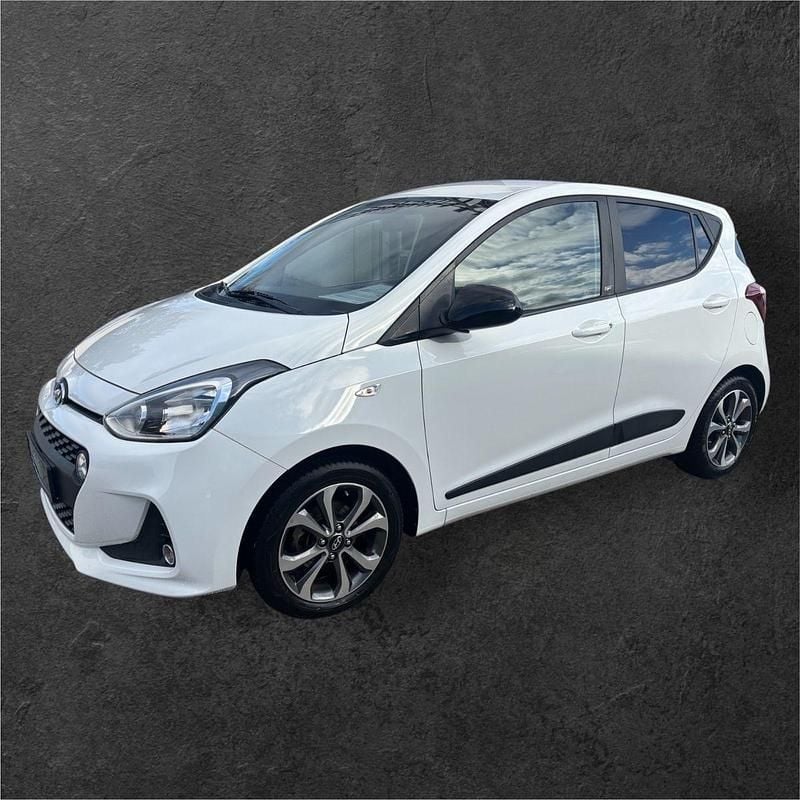 Weiß Gebraucht 2018 Hyundai i10 Passion Plus Kleinwagen | 8.590 € (Fairer Preis) - Bild 1/3