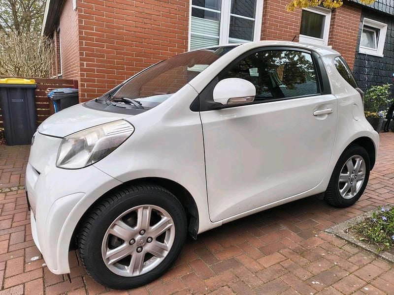 Second-hand Toyota iQ 68 CP (50 kW) 2013 Alb Hatchback
