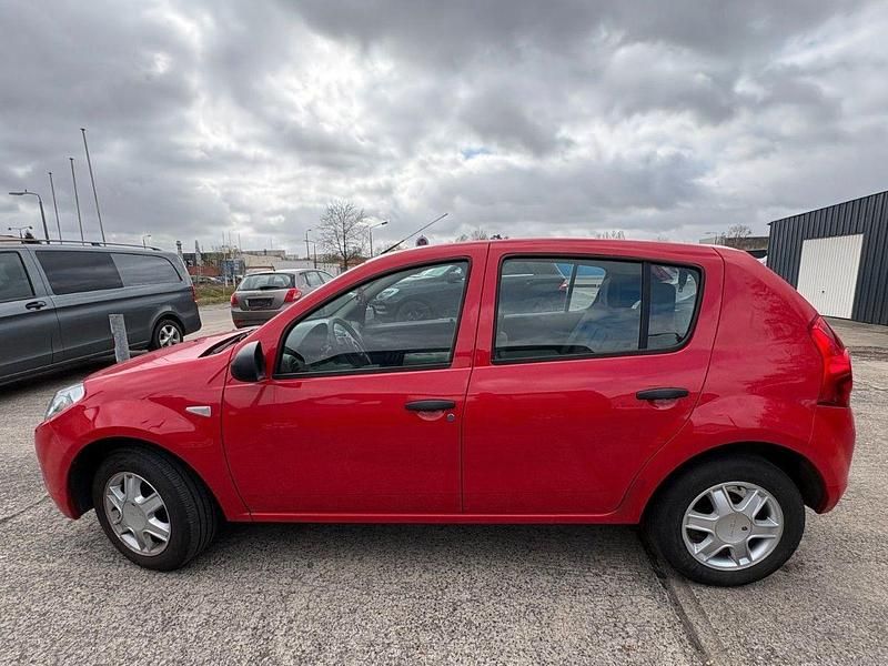 Gebraucht Dacia Sandero Basis 75 PS (55 kW) 2009 Rot Kleinwagen
