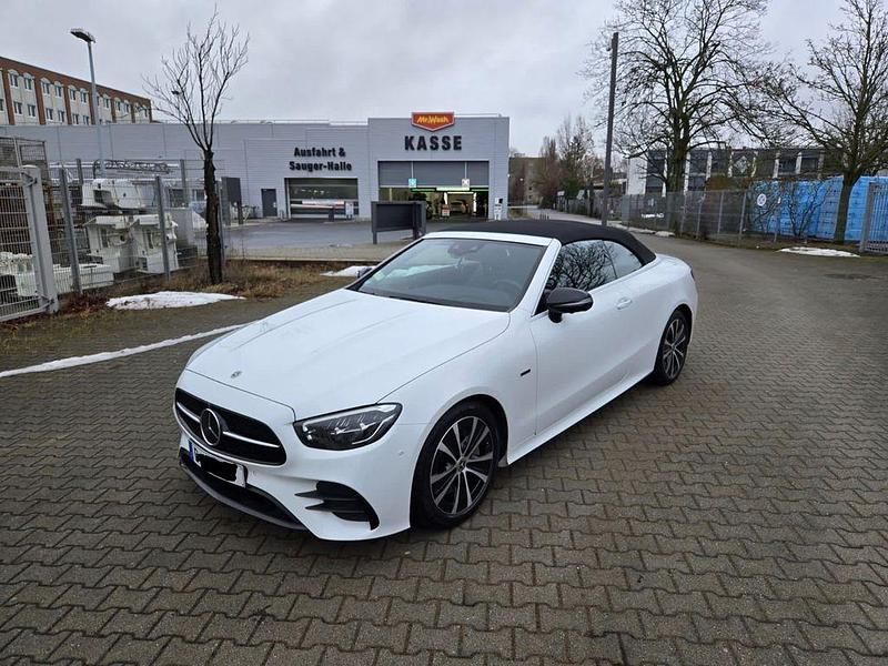 Gebraucht Mercedes E300 258 PS (189 kW) 2023 Weiß Cabrio