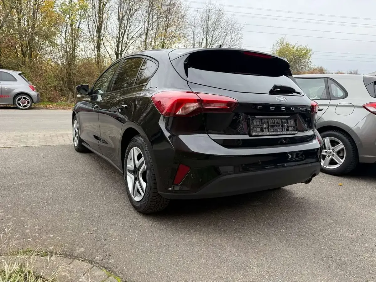 Gebraucht Ford Focus Cool & Connect 120 PS (88 kW) 2022 Obsidianschwarz metallic Kleinwagen