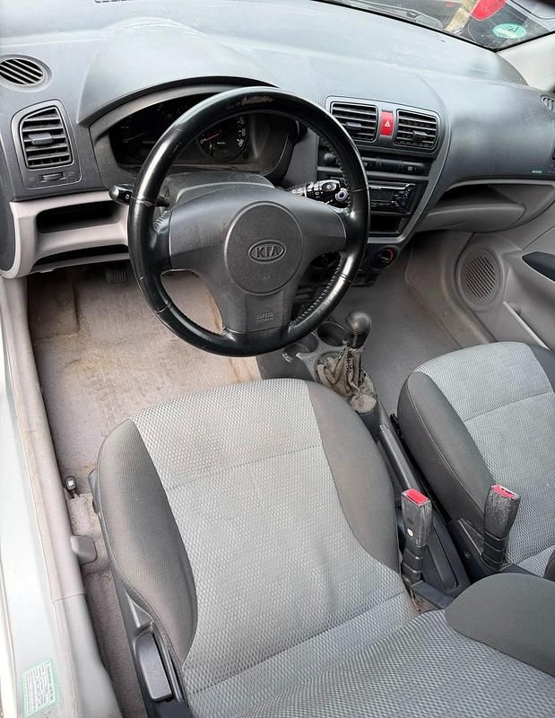 Gebraucht Kia Picanto 65 PS (47 kW) 2006 Silber Kleinwagen