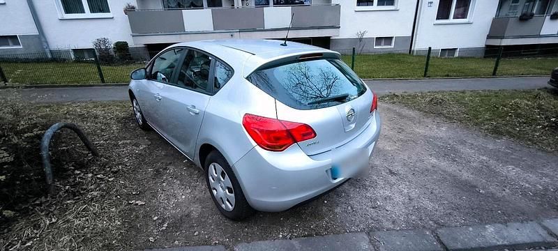 Gebraucht Opel Astra Eco 89 PS (65 kW) 2010 Silber Limousine