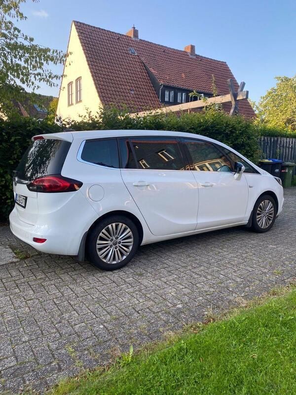 Weiß Gebraucht 2018 Opel Zafira Van / Kleinbus | 13.600 € (Fairer Preis) - Bild 1/4