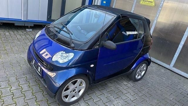 Blau Gebraucht 2001 Smart ForTwo Cabrio Pure Cabrio | 2.900 € - Bild 1/4